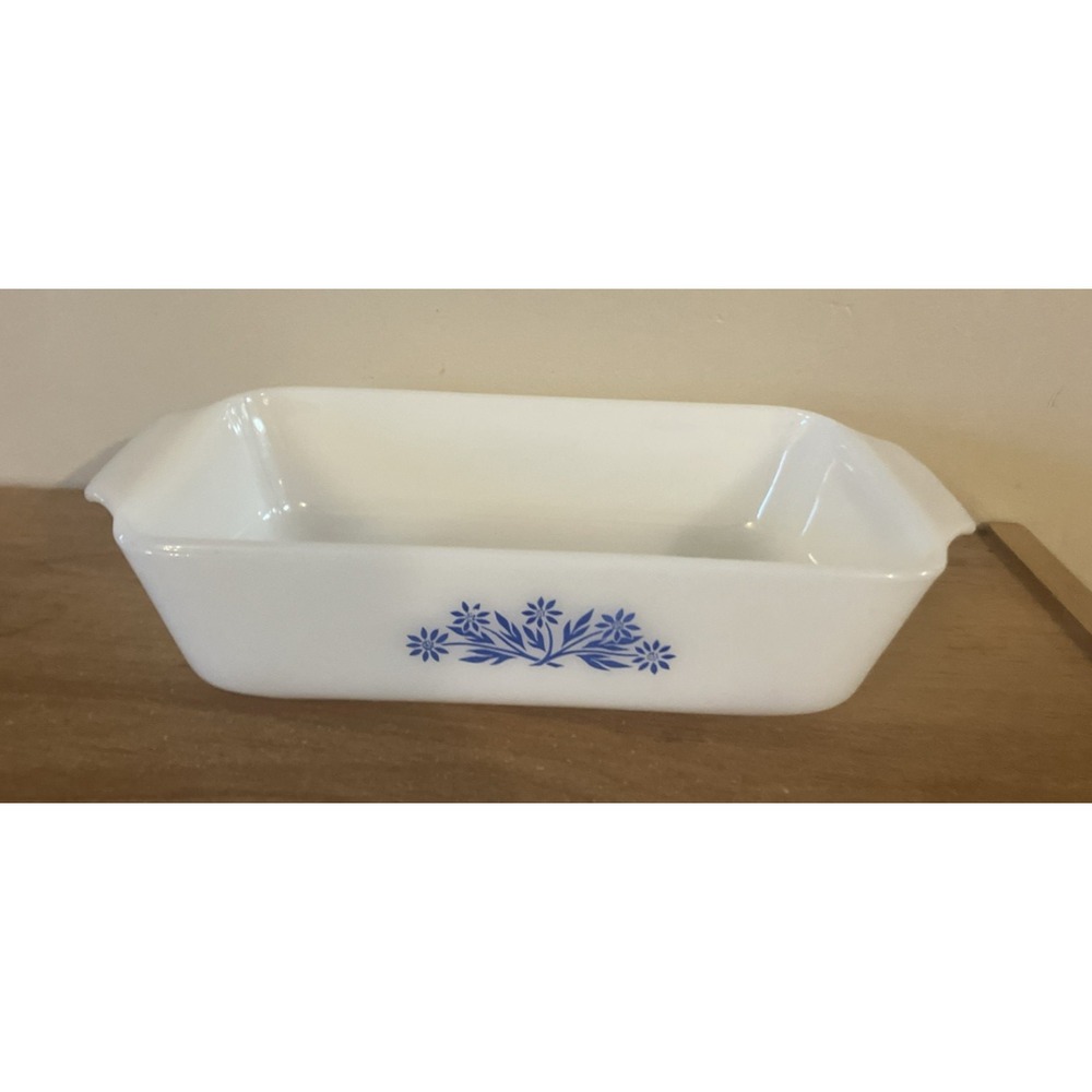 Vintage Fire King #441 White Milk Glass Cornflower Blue 1 QT Casserole - EUC
